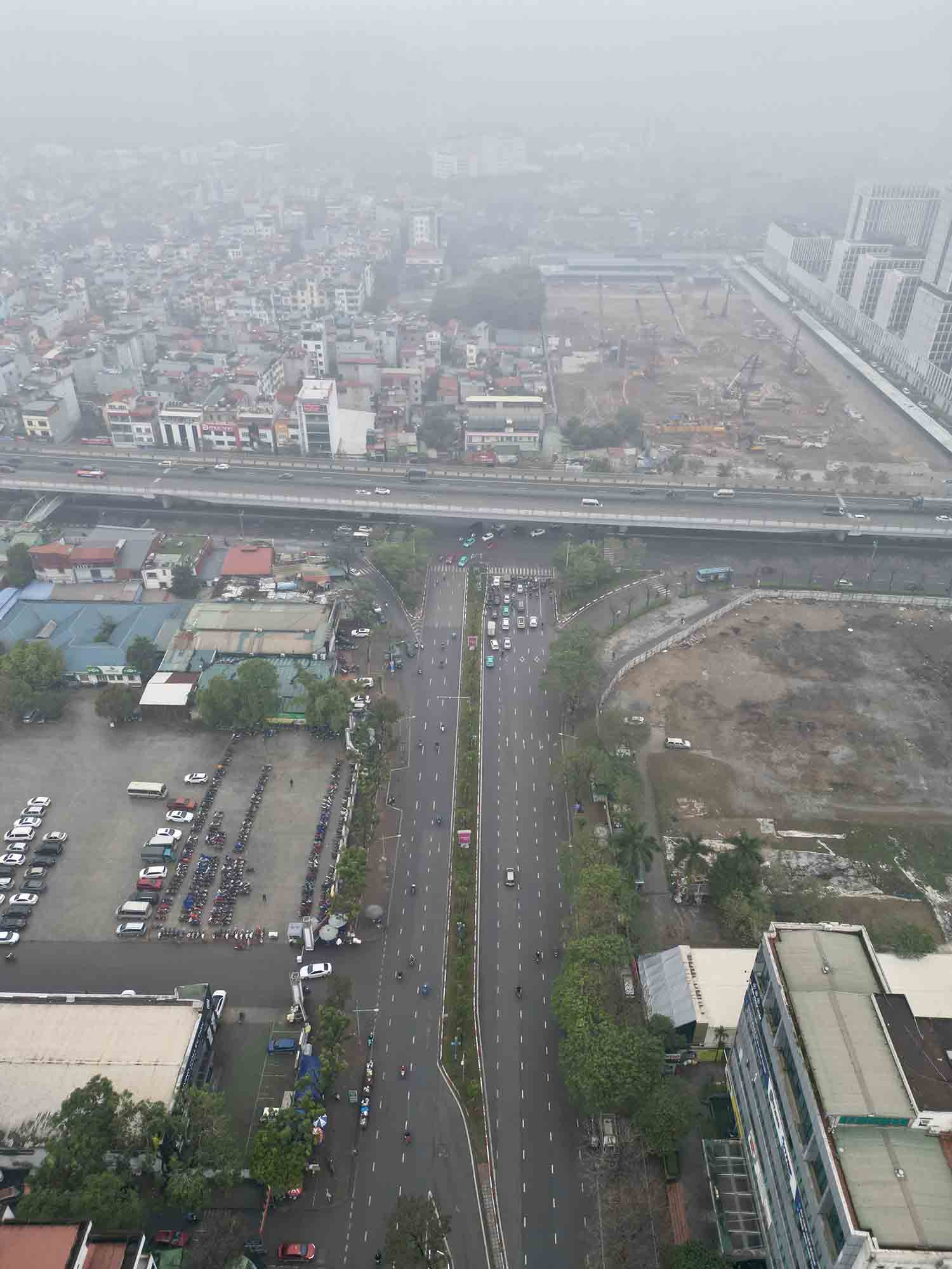 Theo to trinh, du an thanh phan doc lap 2 - dau tu xay dung ham chui duong Hoang Quoc Viet keo dai voi duong Pham Van Dong va ket noi voi pho Tran Vy, co tong chieu dai khoang 600m (trong do chieu dai ham kin 275m, chieu dai ham ho khoang 212m...). 