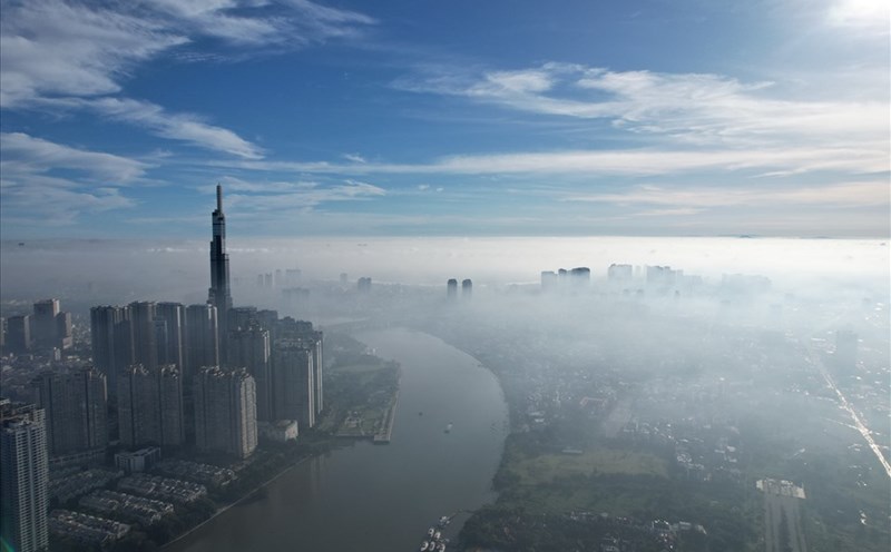 The weather forecast for the Central and Southern regions is also affected by the strengthening of cold air, combined with disturbances in the high-altitude easterly wind zone. Photo: Thanh Vu