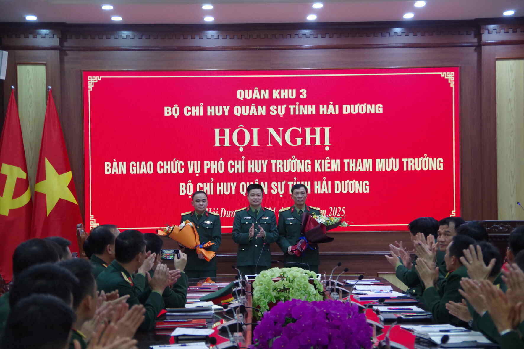 Lieutenant Colonel Nguyen Huy Khanh (far left) is the Chief of Staff of the Hai Duong Military Command. Photo: Ngoc Thanh