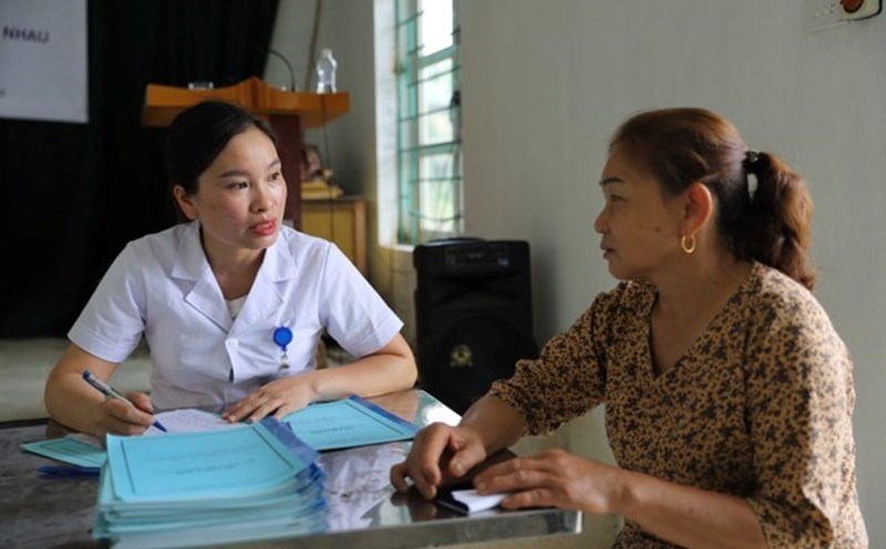 The salary table for health workers in 2025 is based on Resolution 27. Photo: Thuy Linh