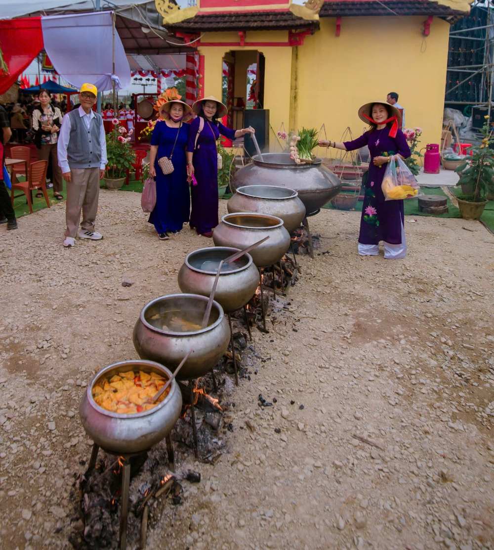 Trong ngay dac biet nay, dia phuong da to chuc cac hoat dong van hoa, nghe thuat nham quang ba va bao ton gia tri di san nay dung dip le don nhan bang cong nhan nghe lam bun Van Cu la Di san van hoa phi vat the quoc gia. 