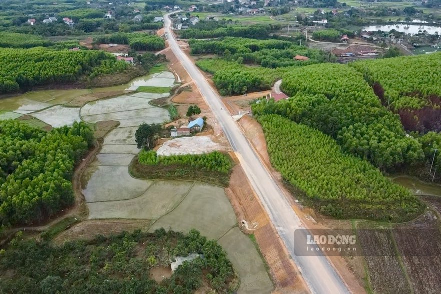 Duong tram ti ket noi QL.3 va DT 269B tai huyen nong thon moi dau tien cua Thai Nguyen se hoan thanh trong thang 3 nam nay. Anh: Nguyen Hoan.