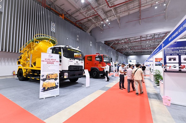 The exhibition of specialized vehicles is expected to attract attention in the fields of construction and transportation. Illustrative photo: Kim Anh