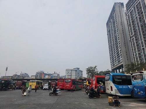 Proposal for drivers of passenger transport businesses to drive up to 70 hours/week. Photo: Minh Hanh