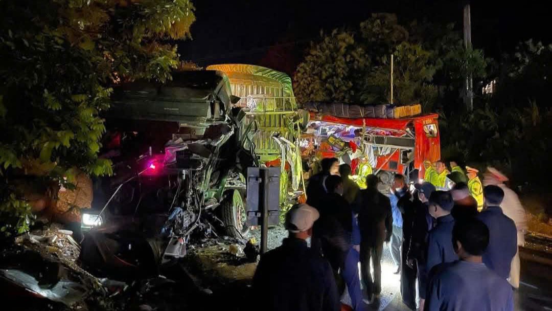 Scene of the tragic accident on National Highway 6. Photo: Minh Nguyen