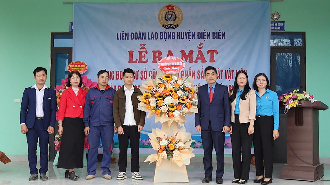 Launching the Trade Union of Dien Bien High-Tech Tuynel Brick Construction Materials Production Joint Stock Company. Photo: Nguyen Tam