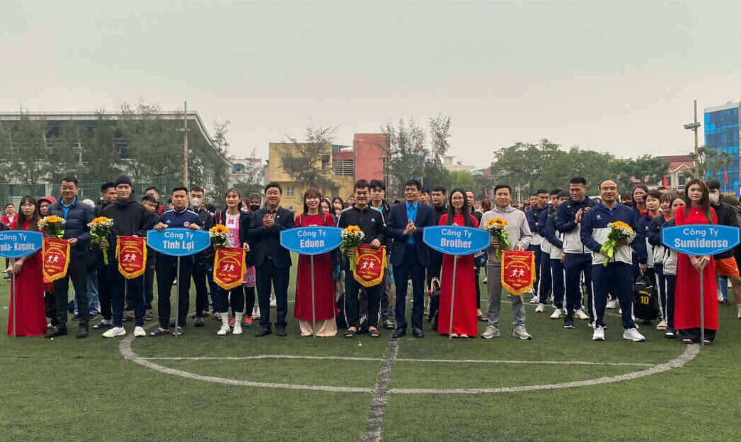 Khai mac Giai bong da Cup Cong doan cac Khu Cong nghiep lan thu XV. Anh: Mai Huong