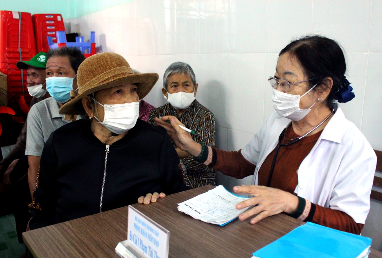 Dac biet la don nhan su tu van tan tinh nhieu lieu phap ben ngoai viec dung thuoc nen de dang mang lai cho nguoi benh cam giac tieu tan benh tat.