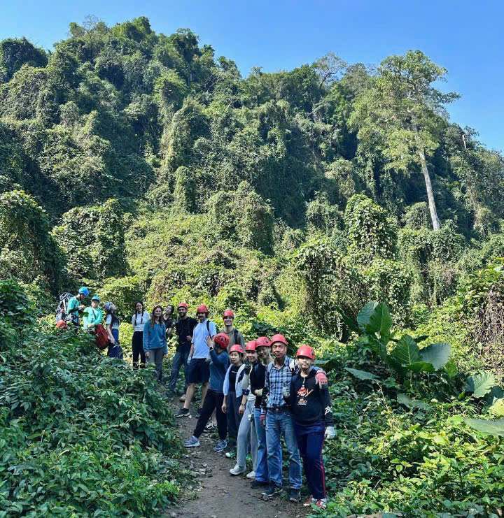 Tren duong trekking den hang Thuy Cung, du khach co the bat gap nhieu loai dong vat hoang da. Anh: Kim Phuong