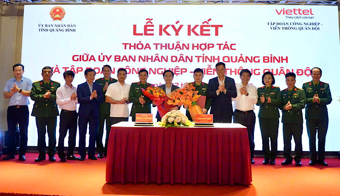 Quang Binh province cooperates with Viettel to promote digital transformation. Photo: Thien Dong