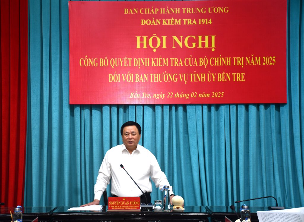 Ong Nguyen Xuan Thang - Uy vien Bo Chinh tri, Giam doc Hoc vien Chinh tri Quoc gia Ho Chi Minh, Chu tich Hoi dong Ly luan Trung Uong - phat bieu. Anh: Thanh Nhan