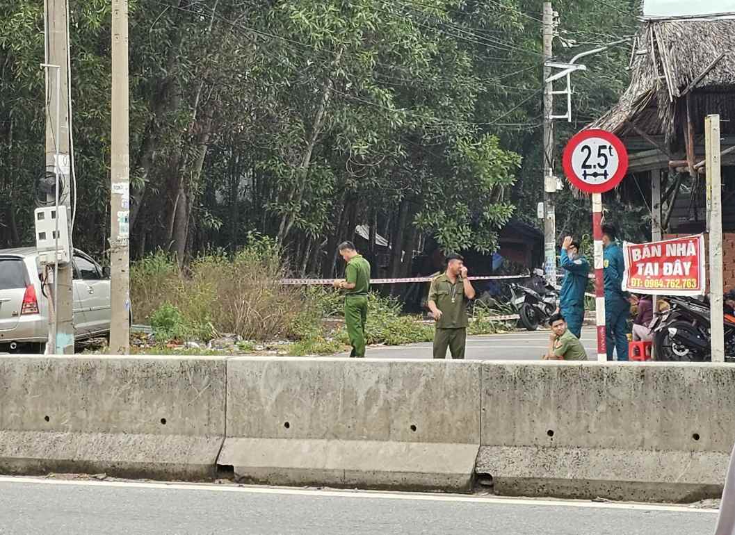 Công an phong tỏa hiện trường. Ảnh: Đình Trọng