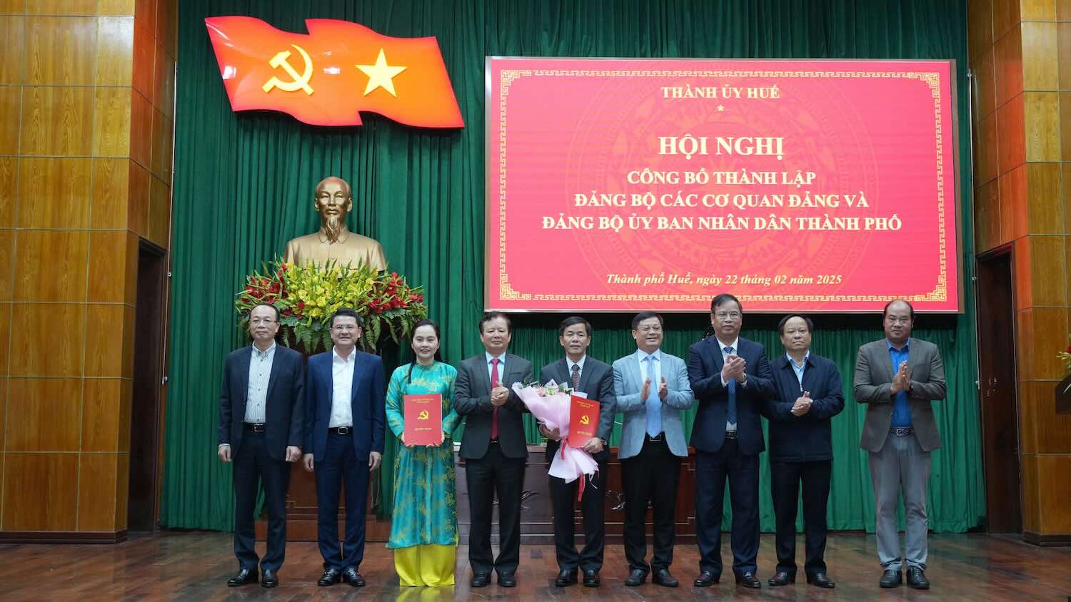The Hue City Party Committee announced important decisions on personnel work. Photo: Ngoc Hieu.