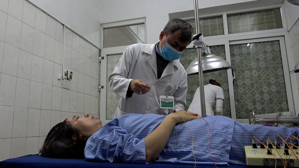 Female patient has lost sleep deprivation and anxiety thanks to new acupuncture method