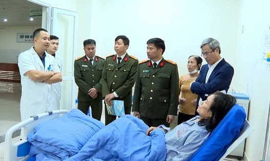 Khắc phục hậu quả tai nạn giao thông nghiêm trọng tại Quốc lộ 6.