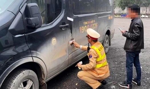 Tài xế xe khách vi phạm nồng độ cồn điều khiển phương tiện chở khách. Ảnh: CSGT cung cấp