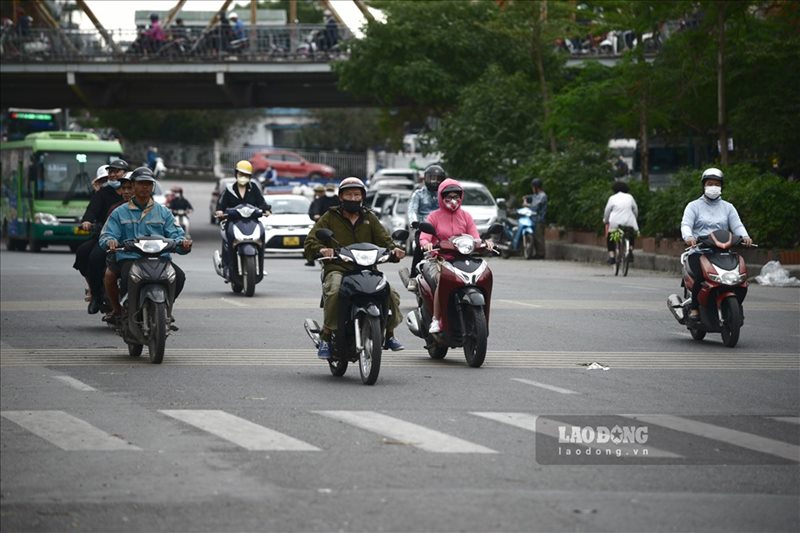 Khong khi lanh tran ve khien nhiet do Bac Bo giam sau, nom am bi day lui. Anh: Nguyen Long