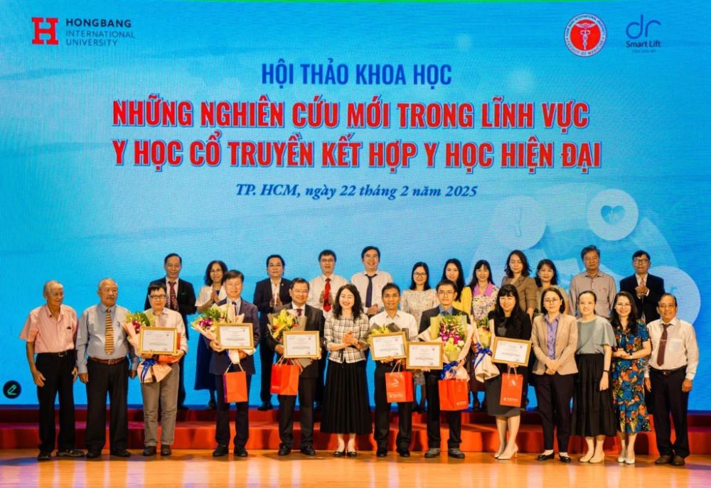 Đại biểu tham dự hội thảo là các giáo sư, tiến sĩ, bác sĩ đến từ các bệnh viện lớn, các cơ quan ban ngành trong lĩnh vực y tế và đào tạo. Ảnh: Thúy Huyền
