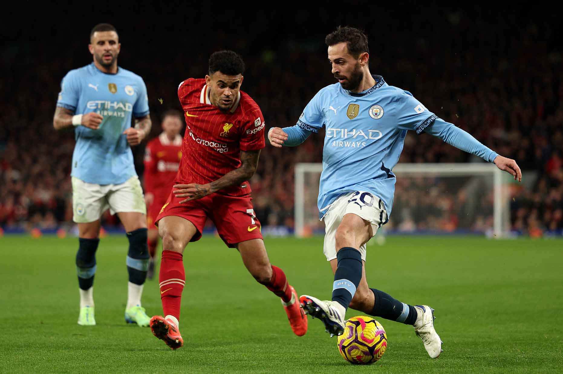 Man City and Liverpool will return to the Premier League after more than 2 months. Photo: AFP