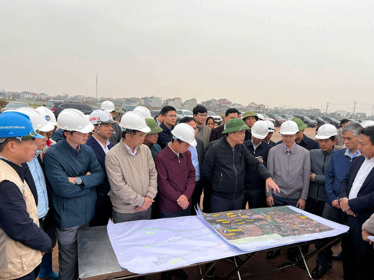 Cong truong thi cong ​​cau Tan An va duong dan noi quoc lo 18 (Chi Linh)  