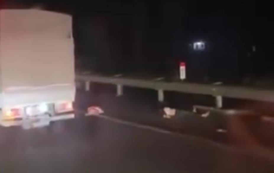 Scene of the accident on the Noi Bai - Lao Cai Expressway. Photo cut from clip