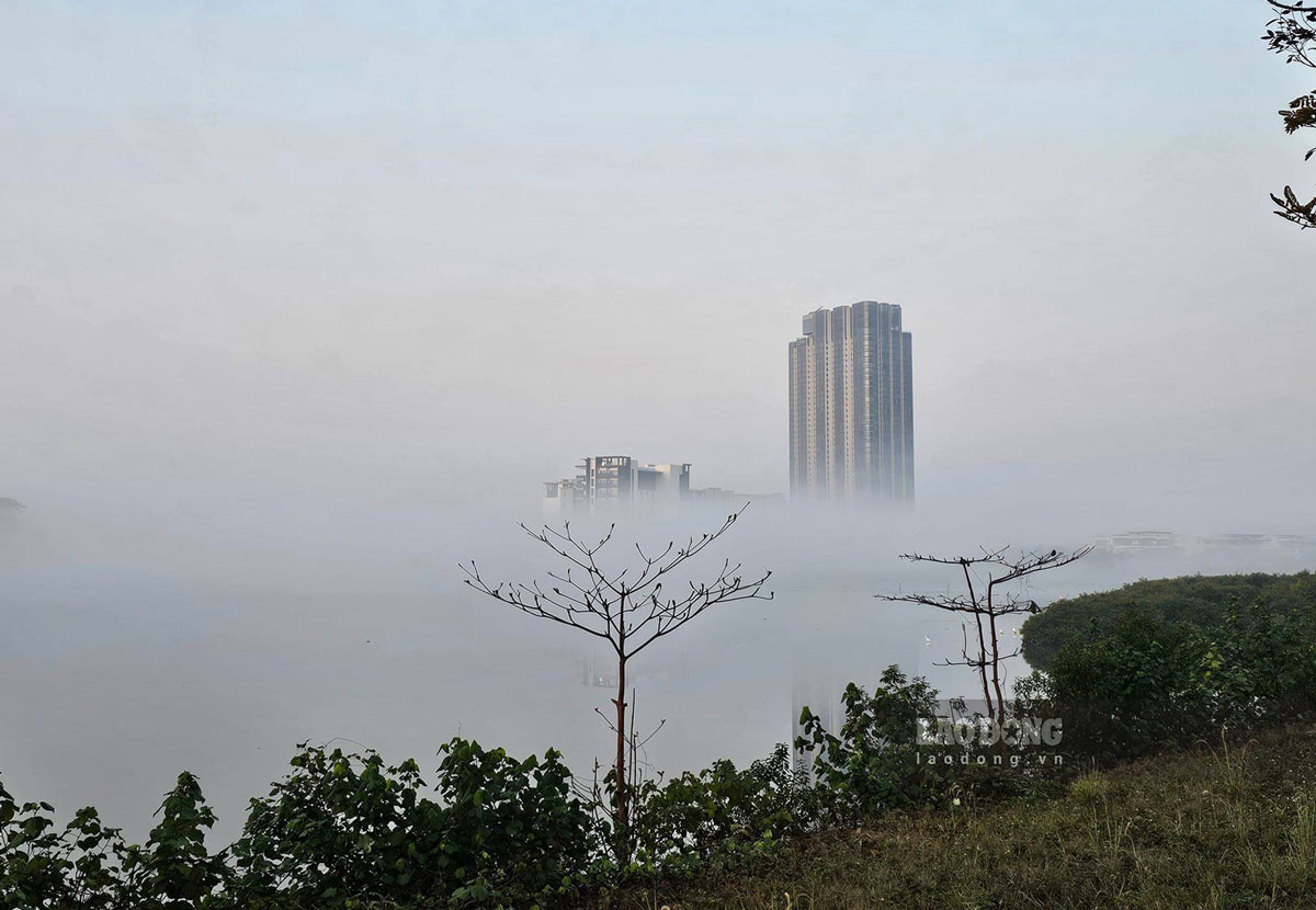 Forecast of cold and rainy weather during the strong cold air mass in the North. In the photo is the misty Quang Ninh in early March 2024. Photo: Pham Tuan