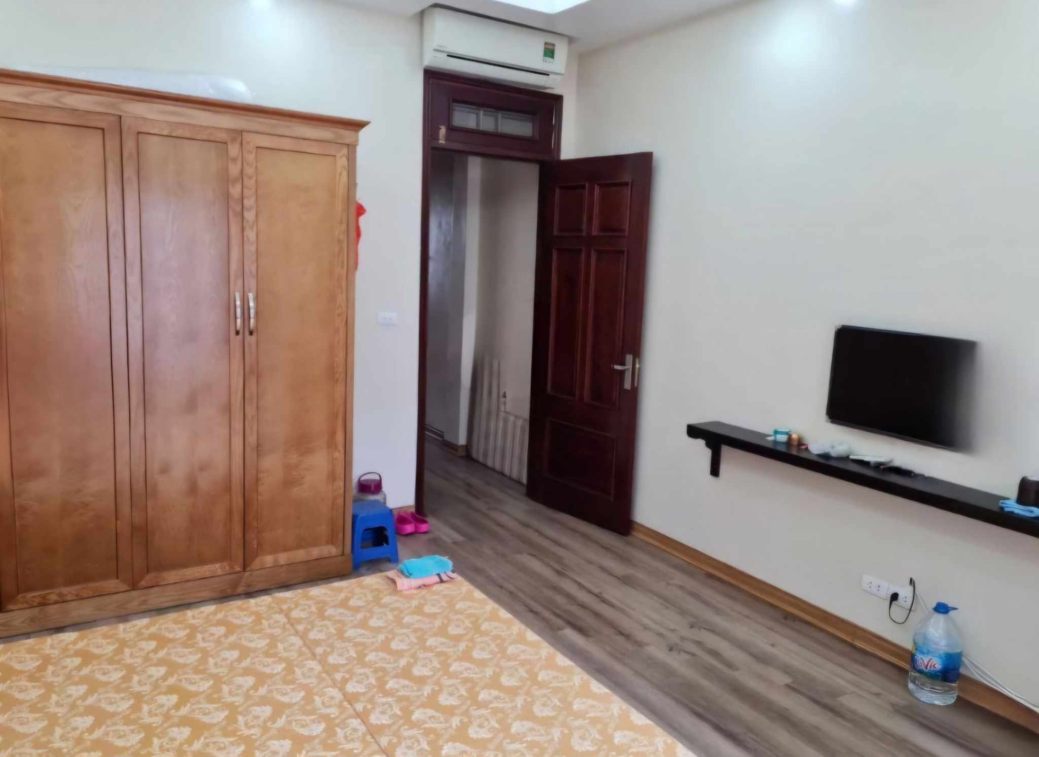 The private house segment in central districts of Hanoi is continuously increasing in price. Photo: Thu Giang