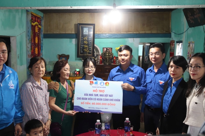 The Da Nang City Youth Union supported the elimination of 15 temporary and dilapidated houses in the city. Photo: Nguyen Linh