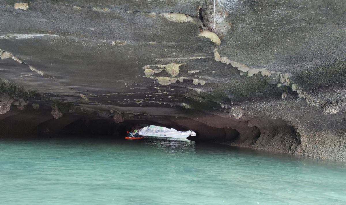Entrance to Ba Ham Lake, Ha Long Bay. Photo: Nguyen Hung