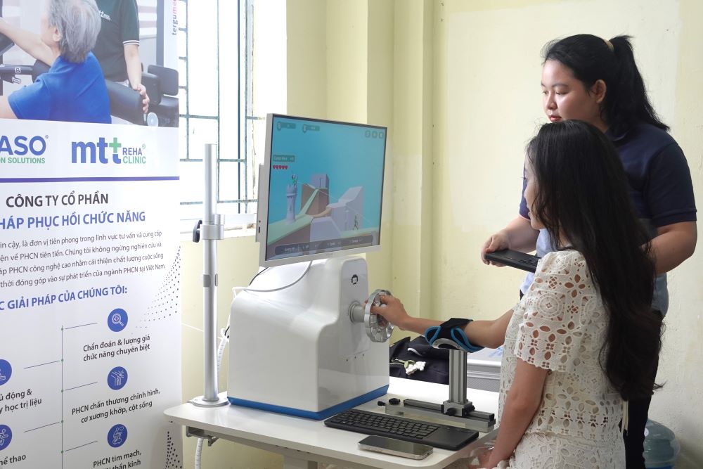 Rehabilitation is the use of medical, Sociological measures... to reduce the impact of reduced abilities and disabilities. Photo: Tran Thi