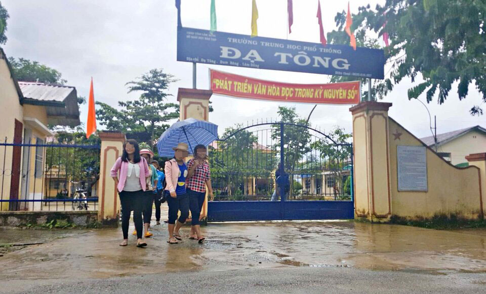 Also in Lieng Trang 1 village, teachers at Da Tong High School are entitled to the regime according to Decree 76, while teachers at other schools are not. Photo: Chi Thanh