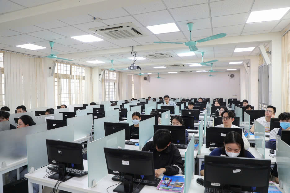Candidates taking the competency assessment exam, Hanoi National University in 2025. Photo: Van Trang