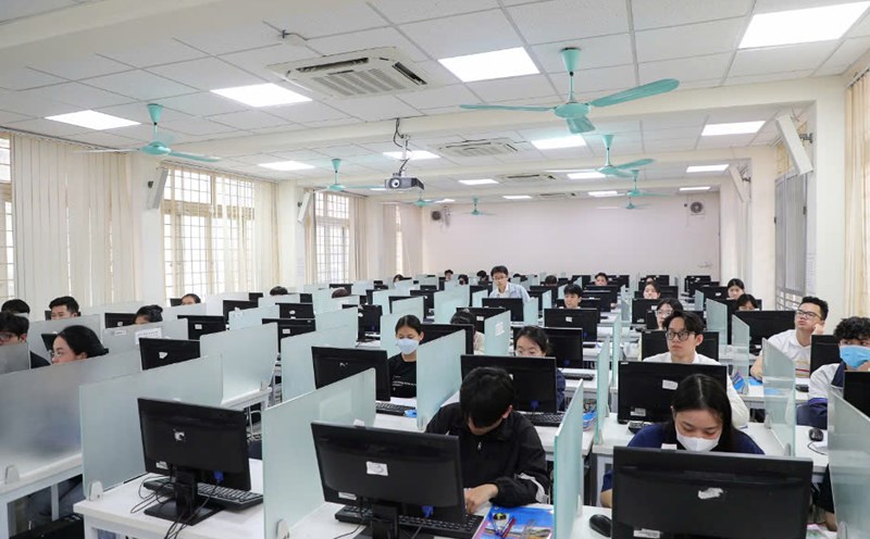 Candidates taking the competency assessment exam, Hanoi National University in 2025. Photo: Van Trang