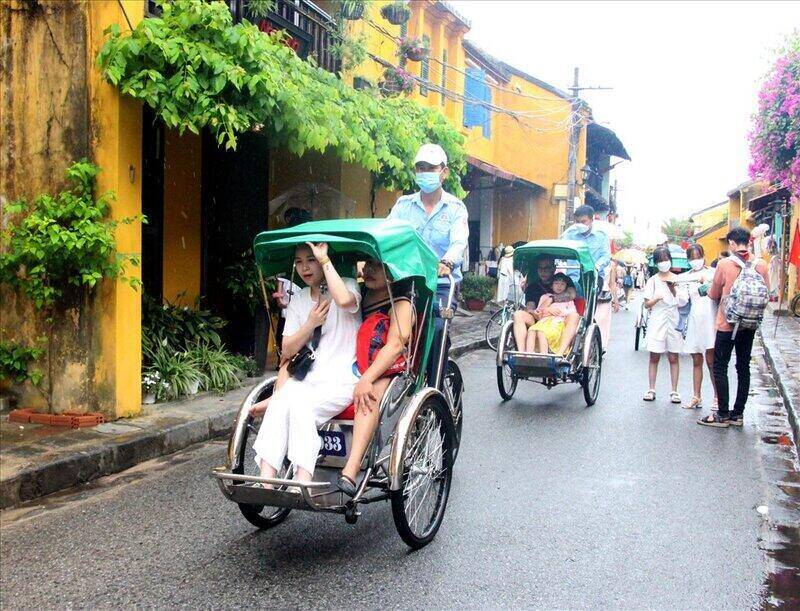 Weather forecast for tomorrow, the Central region will have rain. Photo: Thanh Chung