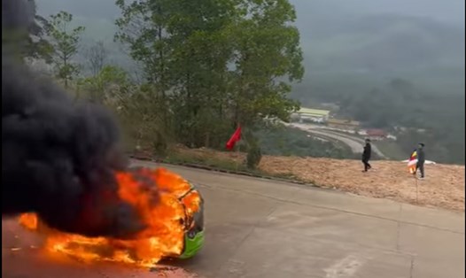 Hiện trường vụ cháy xe điện tại Khu du lịch tâm linh - sinh thái Tây Yên Tử (Bắc Giang). Ảnh: Cắt từ clip