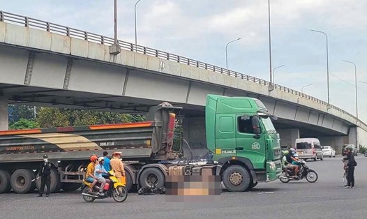 Hiện trường vụ tai nạn giao thông khiến một phụ nữ tử vong tại khu vực ngã tư Vũng Tàu, TP Biên Hòa (Đồng Nai). Ảnh: CTV