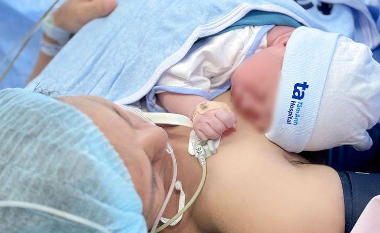 The U50 mother is happy to have a healthy child, after many years of perseverance in finding one. Photo: BVCC