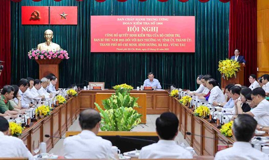 Thủ tướng Chính phủ Phạm Minh Chính chủ trì Hội nghị công bố quyết định kiểm tra. Ảnh: VGP/Nhật Bắc