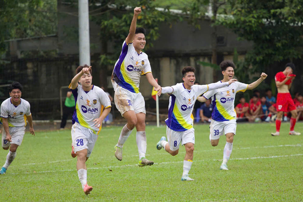 Song Lam Nghe An won a ticket to the semi-finals of the 2024-2025 National U19 Championship. Photo: VFF