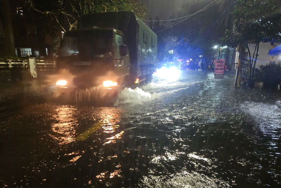 Heavy rain in Phu Yen caused flooding in many areas. Photo: Minh Du
