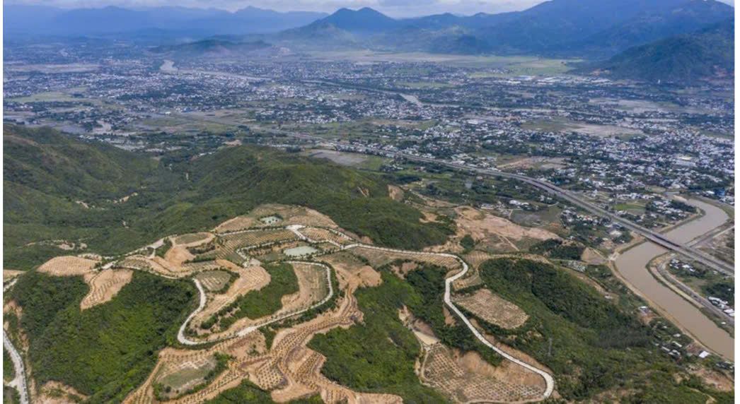 Khanh Hoa solicits community opinions on the planning of Chin Khuc mountain area. Photo: Khanh Hoa Department of Construction