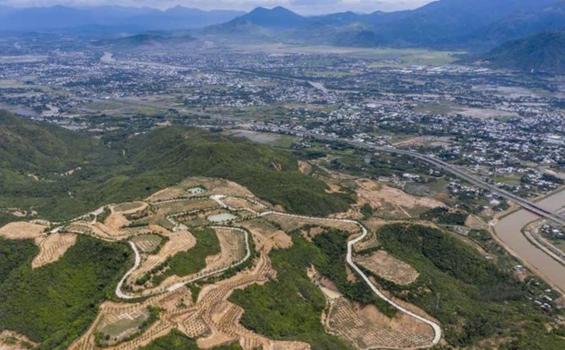 Khanh Hoa solicits community opinions on the planning of Chin Khuc mountain area. Photo: Khanh Hoa Department of Construction
