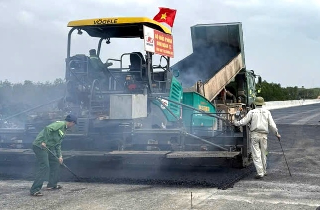 Nhieu mui thi cong tren cong truong cao toc Bac - Nam duoc trien khai. Anh: Phi Xuan