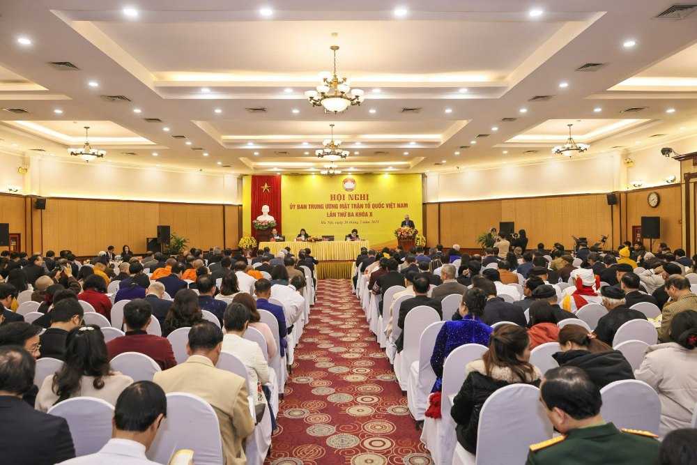 The Central Committee of the Vietnam Fatherland Front is reviewing and restructuring the team of cadres, civil servants, public employees, and workers in the agency. In the photo is the 3rd conference of the Central Committee of the Vietnam Fatherland Front. Photo: Pham Dong