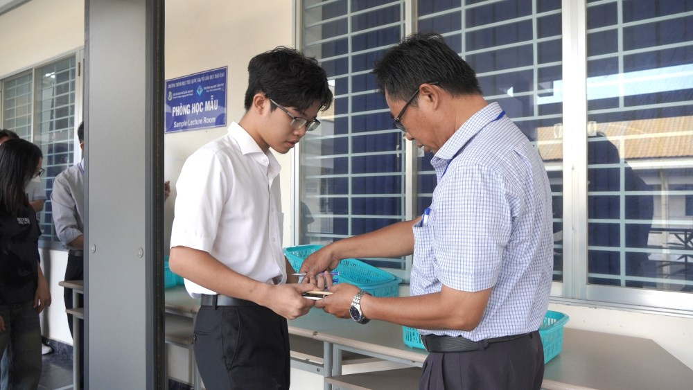 Candidates taking the 2024 V-SAT exam at Can Tho University. Photo: Yen Phuong