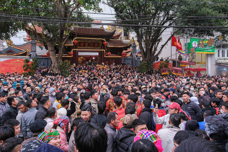 No nuc du khach gan xa ve tray hoi. Anh: Khanh Linh