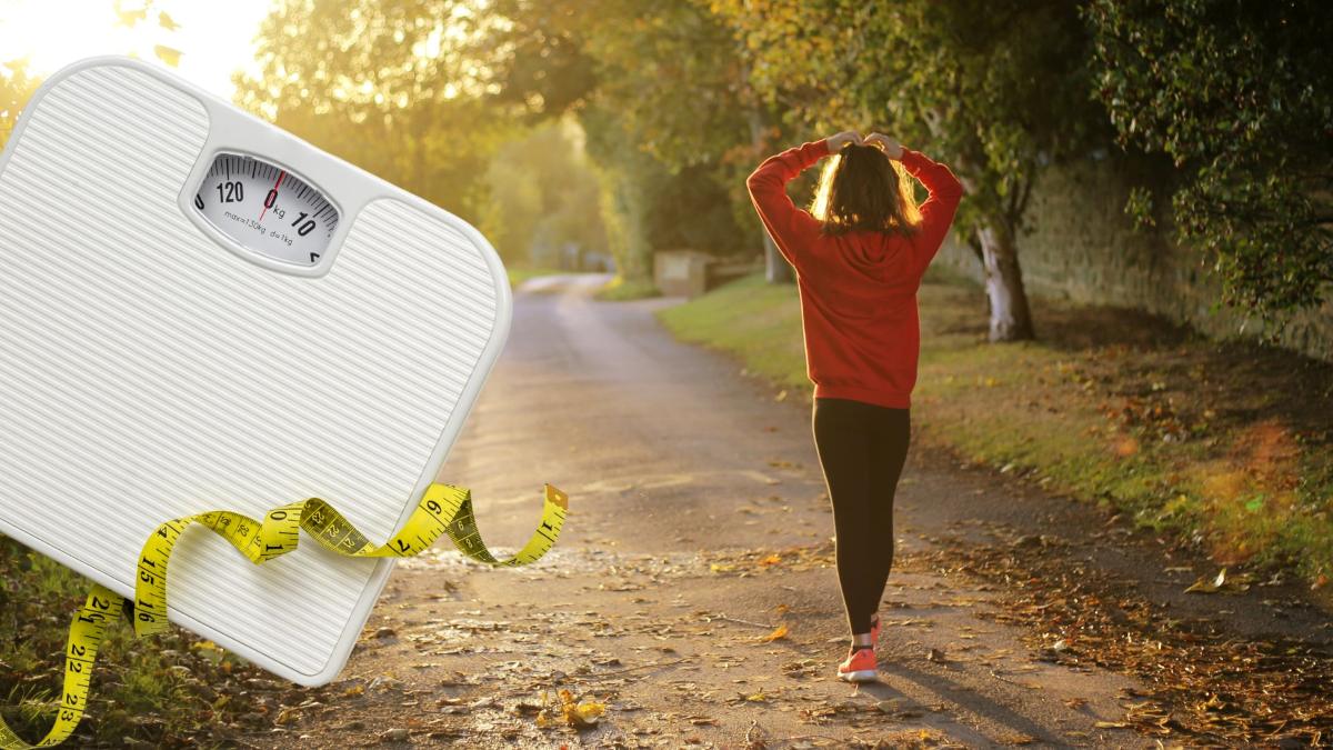 Slow walking helps lose weight. Graphics: Thanh Thanh