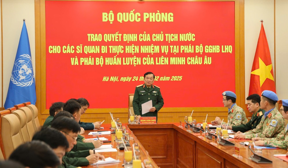 Thuong tuong Hoang Xuan Chien phat bieu tai buoi le. Anh: T.Vuong