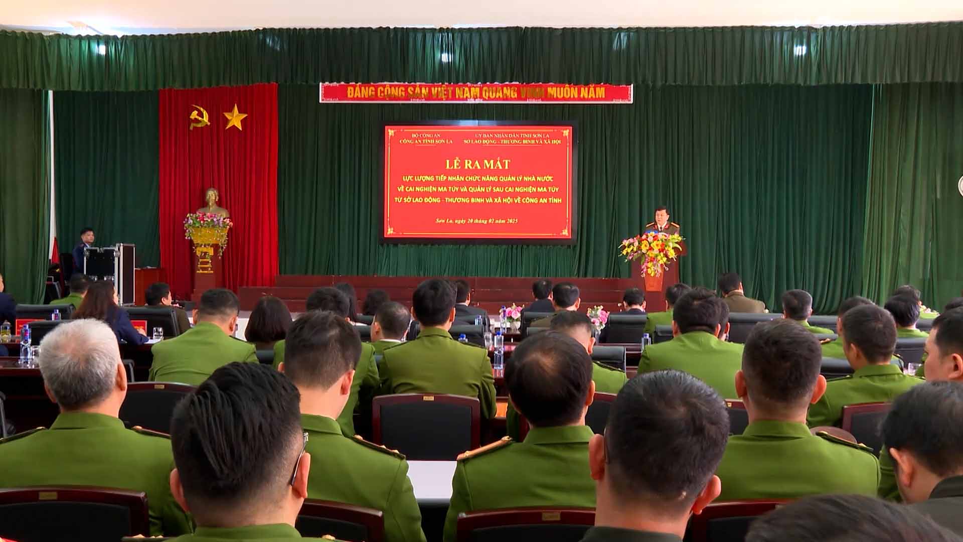 Son La Provincial Police receive new functions and tasks
