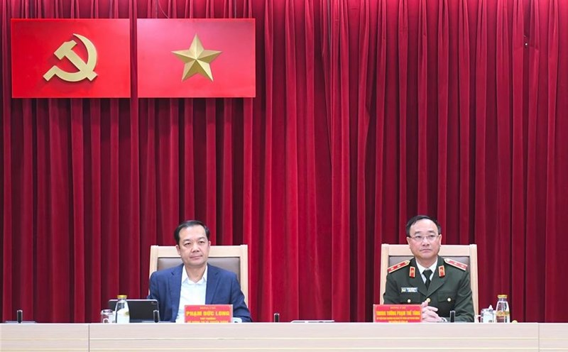Deputy Minister of Public Security Pham The Tung and Mr. Pham Duc Long - Deputy Minister of Information and Communications, Deputy Head of the Steering Committee at the meeting. Photo: Ministry of Public Security